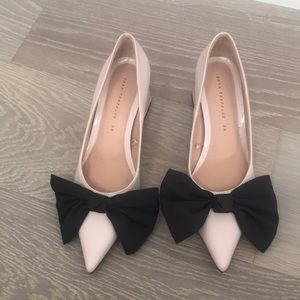Super cute chunky heels oversized bow pumps.